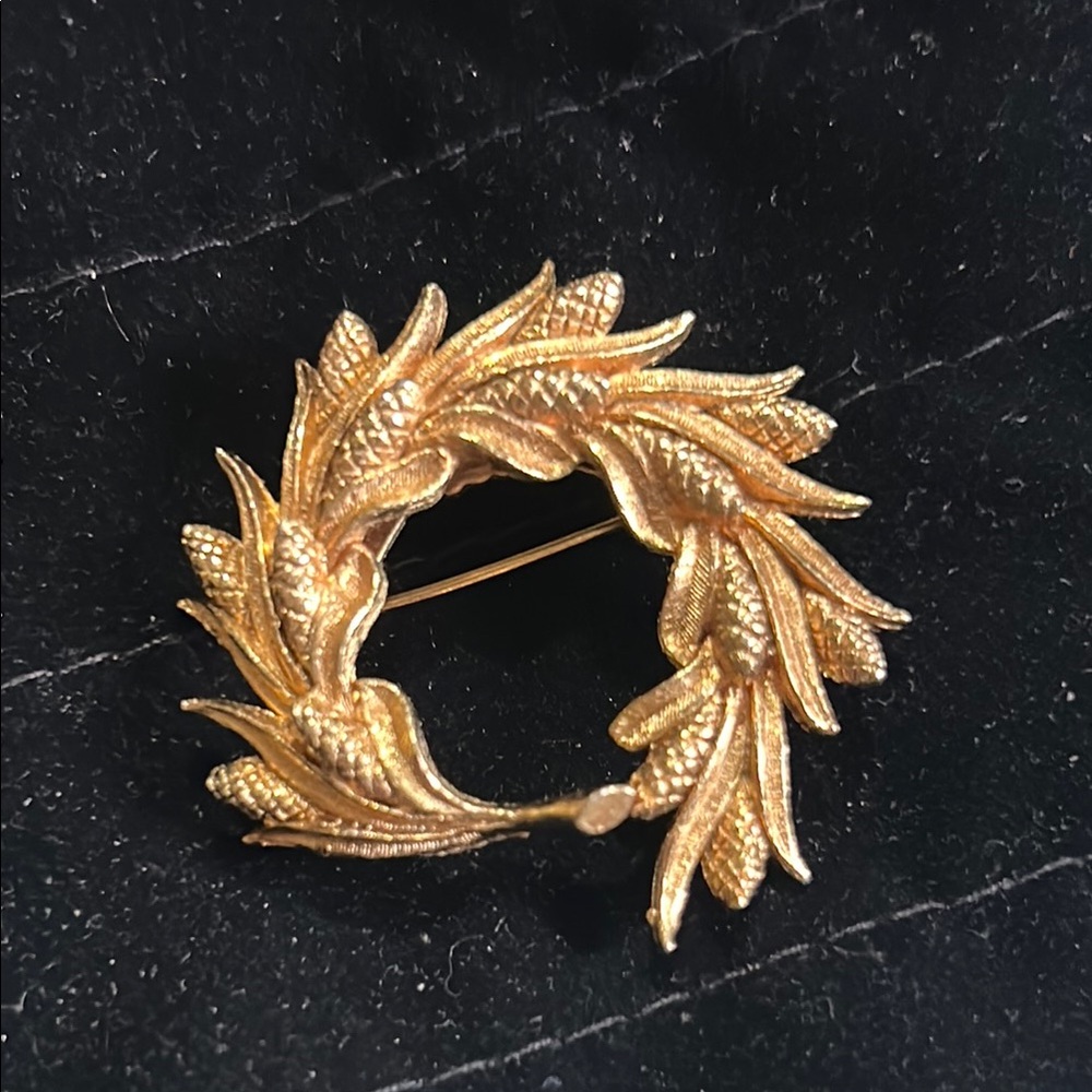 Elegant Gold Leaf Brooch